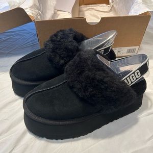 UGG SLIPPERS